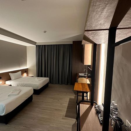 Roxy Hotel Aiman Kuching Exteriör bild