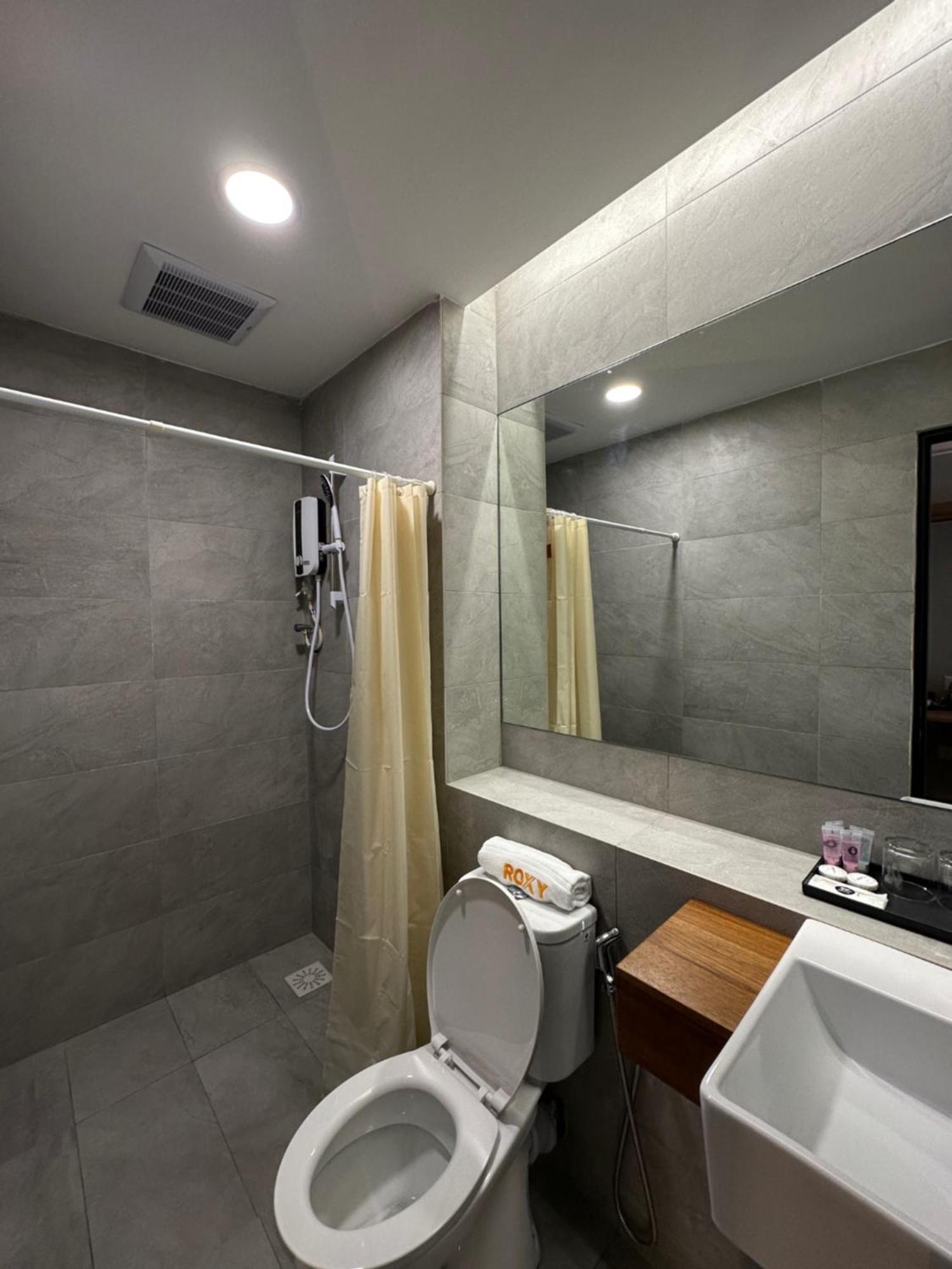 Roxy Hotel Aiman Kuching Exteriör bild